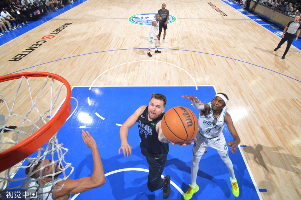 在压力下依 在压力下依